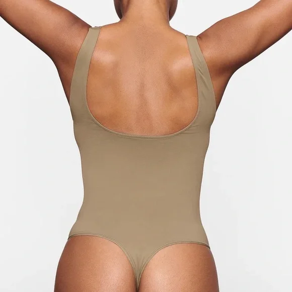 11. NWT SKIMS SOFT SMOOTHING THONG BODYSUIT DESERT - Picture 2 of 7